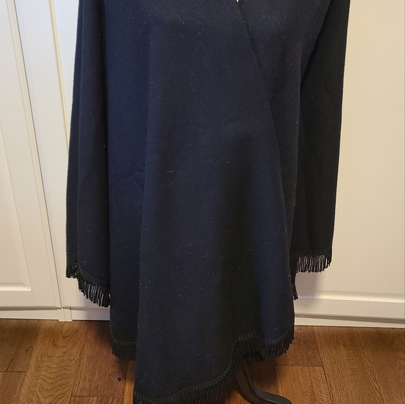 Black Wool Cape - Picture 8 of 9